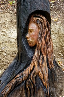Wooden sculpture The Face of Urschel, Pfullinger Sagenweg, stories and legends, by woodsaw artist