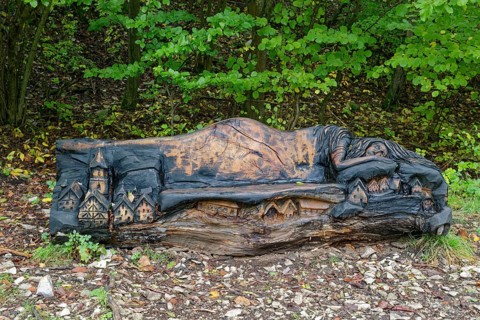 Wood sculpture Die Urschel, Pfullinger Sagenweg, stories and legends, by woodsaw artist Billy
