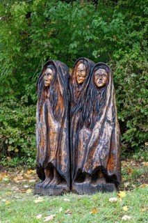 Wooden sculpture Die Nachtfrau der Urschel, Pfullinger Sagenweg, stories and legends, by woodsaw