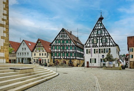 Historic half-timbered houses and market fountains, market square, Pfullingen, Baden-Württemberg,