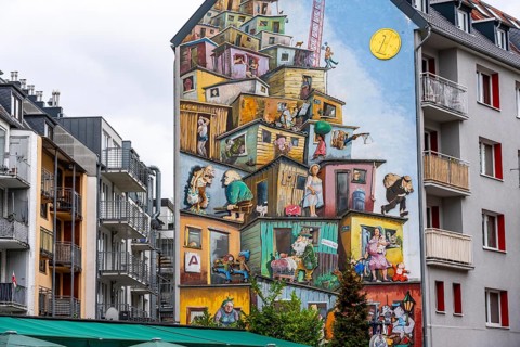 Residential buildings in Düsseldorf-Bilk, Merowingerstraße, mural entitled Wirtschaftswunder, since