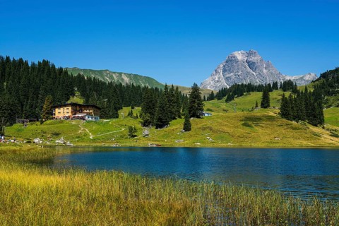 Berglandschaft und Berggasthof, Körbersee, Widderstein, Warth, Bregenzerwald, Vorarlberg, Alps,