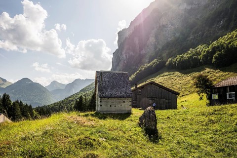 Alm and modern chapel, Alm Enge, Hirschau, Kanisfluh, Bregenzerwald, Vorarlberg, Alps, Austria