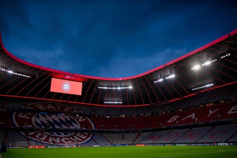 Overview, totals, scoreboard, logo FC Bayern Munich, FCB, blue hour, Champions League, Allianz