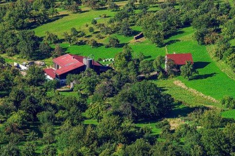Picturesque rural area with farm at the foot of the Swabian Jura, Albtrauf auf dem Rossfeld in