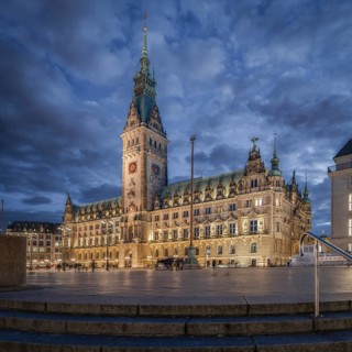 Town Hall Square, Rathausplatz, Rathausplatz with Hamburg City Hall and cloudy sky in the