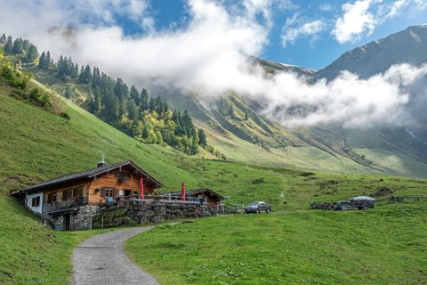 Dietersbachtal valley closure, left Alpe Dietersbach, Nebelschwanden hanging in the valley,