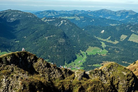 View from Fellhorn looking north into the Illertal valley, in front of the Fellhorngrat hiking