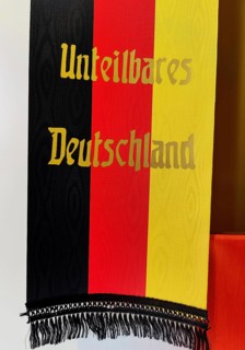 Mourning ribbon with the inscription Indivisible Germany, exhibition, Stiftung