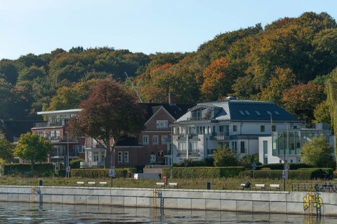 Kiel harbour, exclusive living on the Kiellinie waterfront, villas, balcony, water, slope, forest,