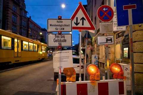 Sign forest, several traffic signs, construction site, stopping ban, dead end, oncoming traffic,