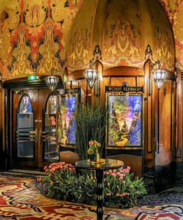 Foyer of the Tuschinski Theatre, Pathé Tuschinski, traditional cinema in the Art Deco style of the