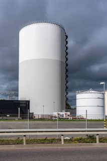 Stadtwerke Düsseldorf district heating storage plant, at the Lausward CHP plant, with a volume of
