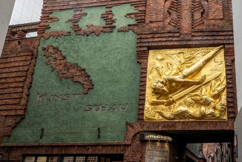 Entrance to Böttcherstraße, golden relief, façade relief The Light Bringer by Roland Hötger, Old