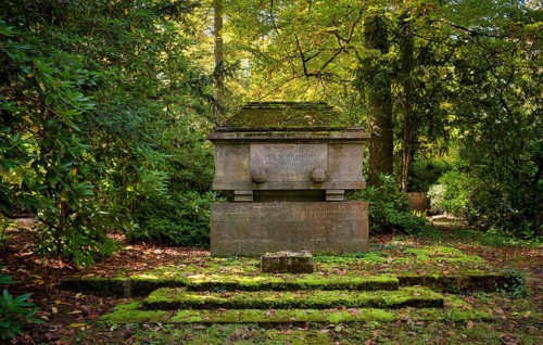 Gravesite, Gravestone, Grave of the Dr Albert Hirth family, Hellmuth, Wolf, Forest cemetery, Moss,