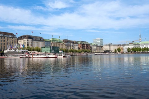 View over the Inner Alster to prestigious office blocks, hotels and commercial buildings, Hamburg,