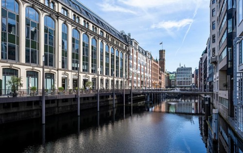 Building and canal Bleichenfleet, behind building Alte Post with tower, Hamburg Mitte, Hamburg,
