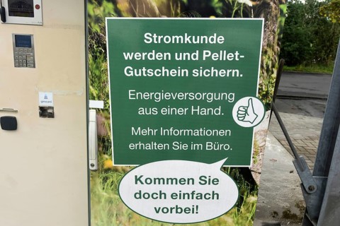 Advertising poster of the company Enegie-Mann in the Westerwald. It produces wood pellets and