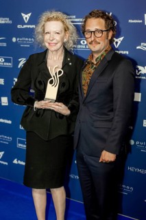 Sunnyi Melles (here next to Bastian Reiber) receives the German Acting Award 2025 for the category
