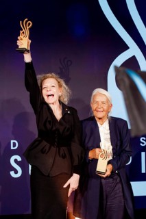 Sunnyi Melles with the German Acting Award 2025 for the category Comedic Role in Die Zweiflers and