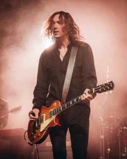 Dan Hawkins from The Darkness live on Dreams On Toast Tour at Metropol Berlin on 10/10/2025