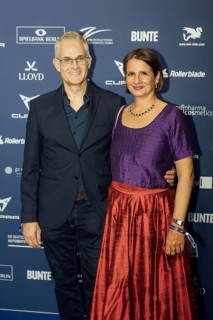 Norbert Ghafouri and guest on the red carpet in front of the award ceremony at Pullmann Berlin