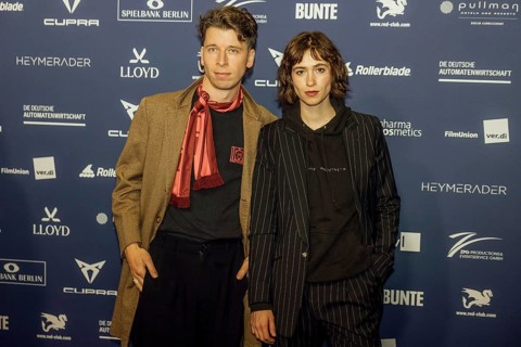 Tonio Schneider and Lia von Blarer on the red carpet in front of the award ceremony at the Pullmann