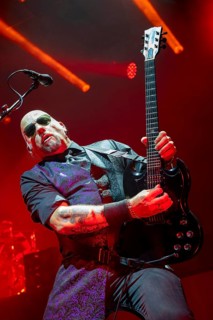 Carl Fornia, guitarist, Mono Inc., dark rock band, D, live on Live 2025 Tour at the Columbiahalle
