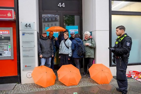 New Generation activists arrested by the police. The New Generation symbolically organises a house
