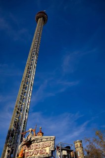 Fortress Tower, spinning drop tower, rides, Cannstatter Wasen, funfair, fairground, spring