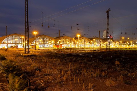 Riveted iron truss, railway, railway tracks, building, blue hour, main station, Leipzig, Saxony,