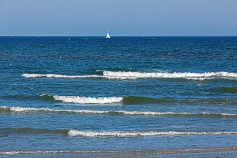 Sailboat, waves, swell, Baltic Sea, Geltinger Birk nature reserve, Nieby, Schleswig-Holstein,