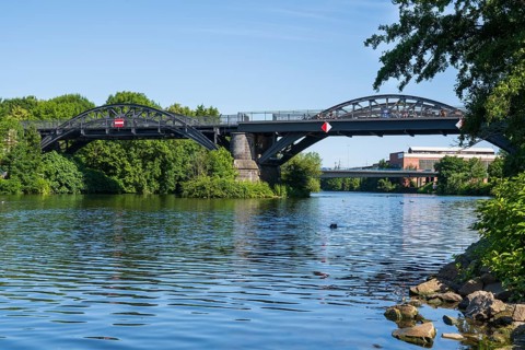 Cycle highway and pedestrian bridge over the Ruhr, Ruhrbrücke, Mülheim an der Ruhr, Rurgebiet,