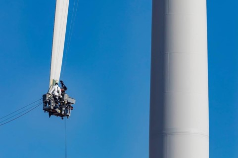 Luverne, Minnesota - Workers repair the cracked blade of a wind turbine