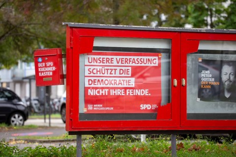 Poster of the SPD in Ludwigshafen with the text UNSERE VERFASSUNG SCHÜTZT DIE DEMOKRATIE. NOT YOUR