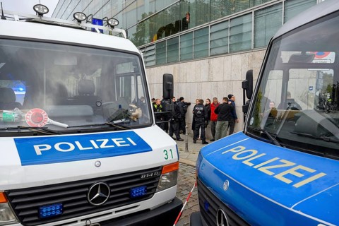 Police cordon at the CDU's Konrad Adenauer House. Arrested activists of the New Generation. After
