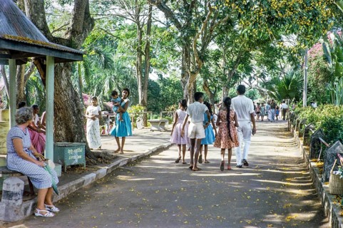 Families strolling in garden at zoo, Colombo, Sri Lanka, South Asia, Indian subcontinent, South