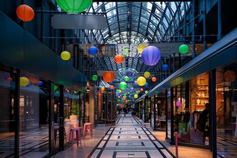 Calwer Passage, shopping arcade, shopping centre, roofed, mixed light, balloons, Stuttgart,