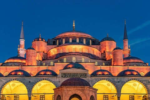 The Blue Mosque or Sultan Ahmed Mosque at dusk, Istanbul, Turkey