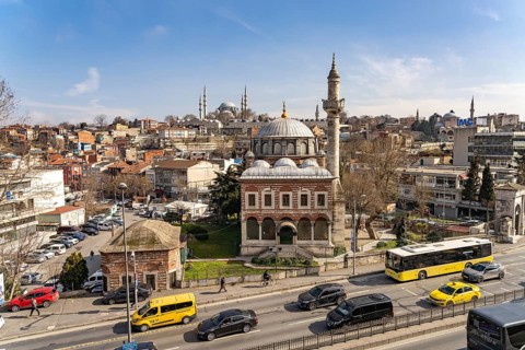 Seb Sefa Hatun Mosque on Atatürk Boulevard and the Süleymaniye Mosque, Fatih, Istanbul, Turkey