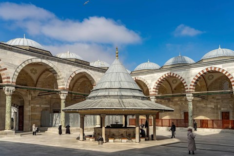 Shadirvan Fountain in the courtyard of the Fatih Mosque in Fatih, Istanbul, Turkey
