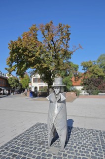 Sculpture Standing Collar by Bernd Kastenholz 1994, metal sculpture, modern art, aluminium,