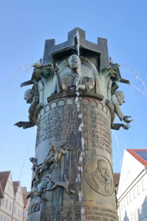 Town hall fountain by Klaus Ringwald 1998, bronze sculptures, reliefs, figures and text on the