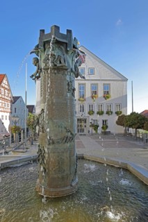 Town hall fountain with reliefs and figures by Klaus Ringwald 1998, water features, market square,