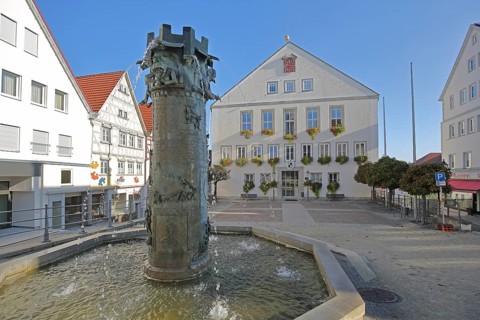 Town hall built in 1958 and town hall fountain with reliefs and figures by Klaus Ringwald 1998,