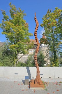 Sculpture O.T. #ZR2079 by Zeljko Rusic 2022, rusty stacked twisted cubes, metal sculpture, modern