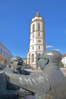 Sculpture Manus manum lavat by Guido Messer 1986 - One hand washes the other, two, bronze
