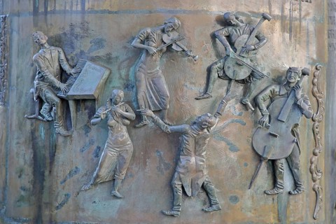 Relief with musicians at the town hall fountain by Klaus Ringwald 1998, modern art, six five,