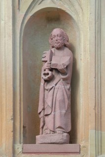 Simon Peter with key and bible, symbol, saint, stone sculpture, St Chrysanthus and Daria,