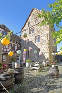 Courtyard with seating, wine barrels and lanterns, decoration, street pub, Steinfelderhof, Bad
